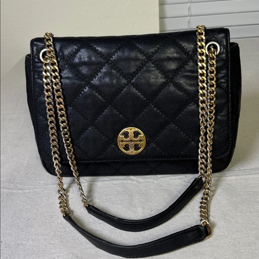 Tory Burch Willa in Volcanic Stone Black Quilted Chain Shoulder Bag.